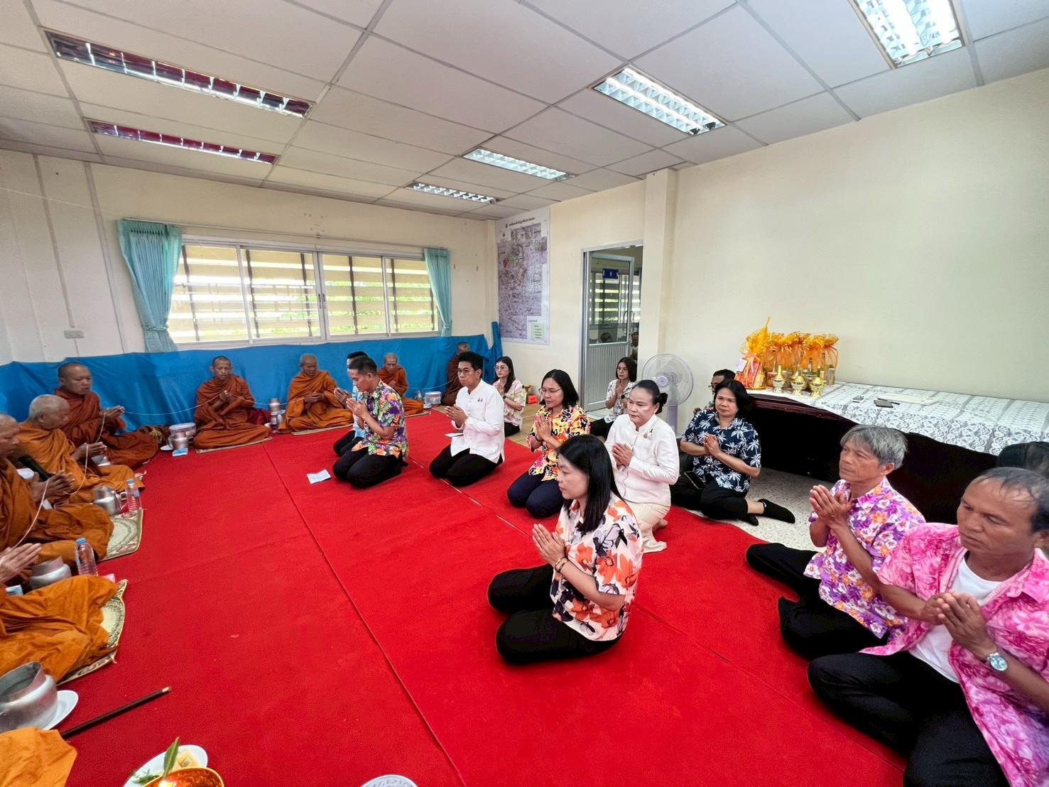 title - ส.ป.ก. ยโสธร จัดพิธีเจริญพระพุทธมนต์ทำบุญถวายภัตตาหารเพลแด่พระสงฆ์ พิธีสักการะศาลเจ้าที่และสิ่งศักดิ์สิทธิ์ประจำสำนักงาน เนื่องในเทศกาลวันขึ้นปีใหม่ไทย